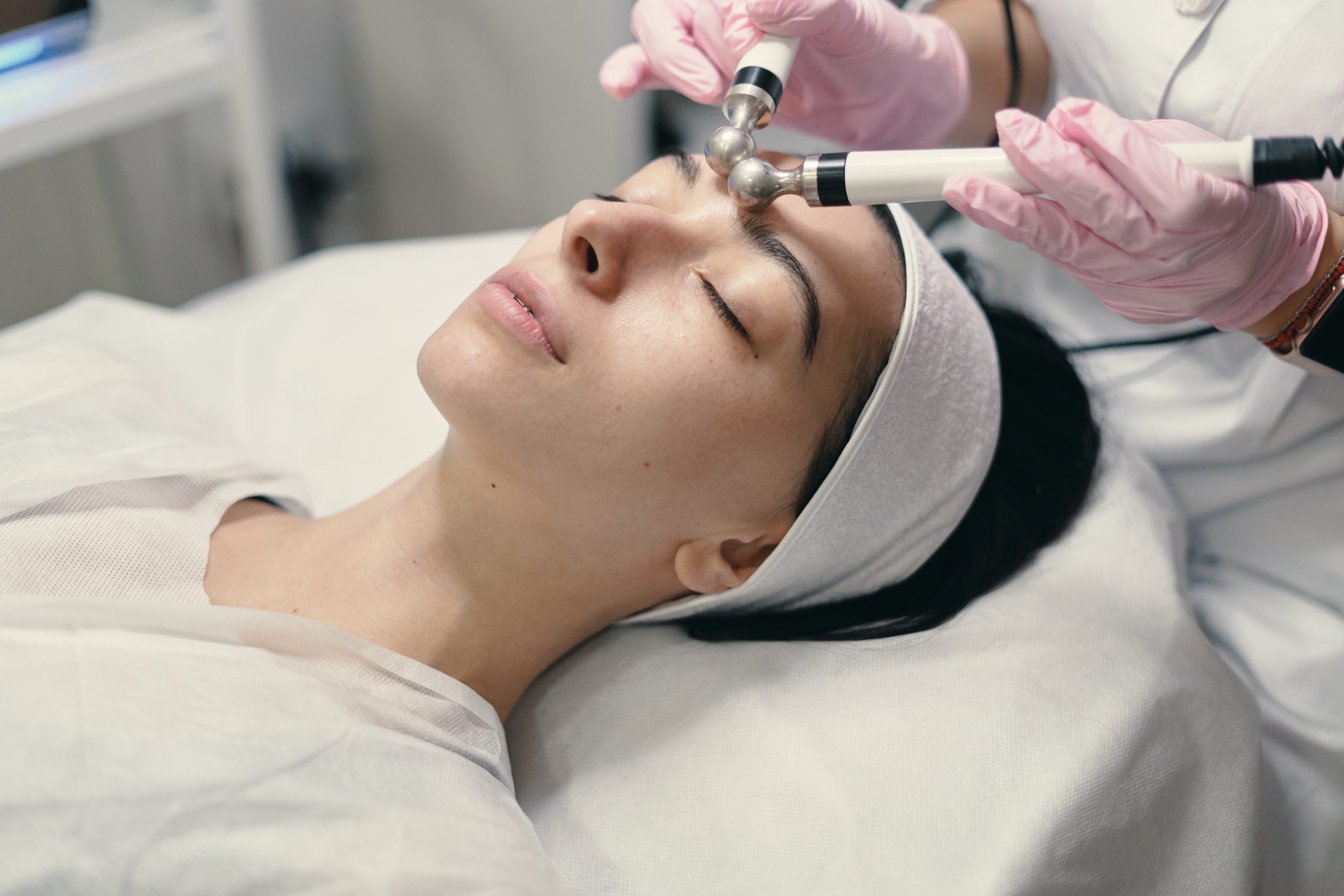 Hydrafacial treatment - deep cleansing and rejuvenation